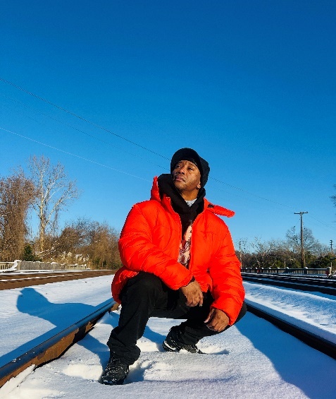 A person sitting on a bench in the snow

Description automatically generated with low confidence