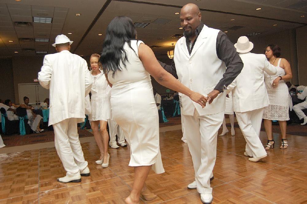 People stepping, Chicago-style!